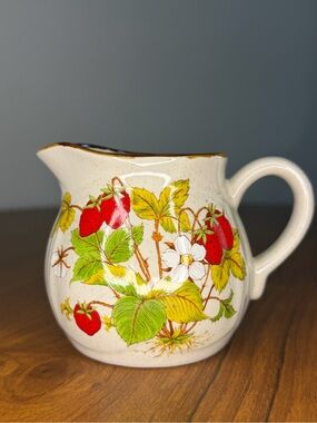 Sun Fashion Kimco Japan Ceramic Strawberry Patch Coffee Creamer 3.5”